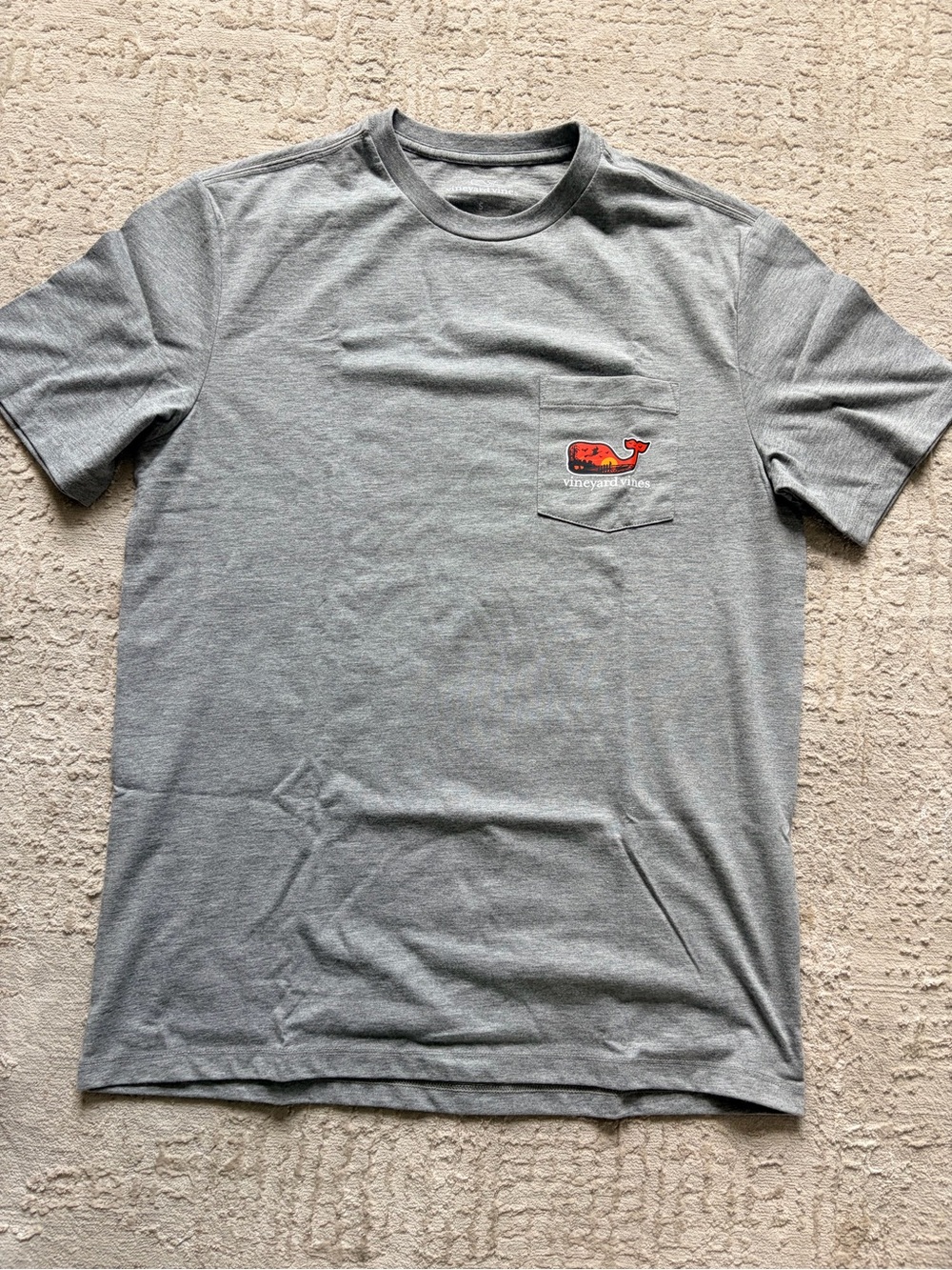 Vineyards buying men’s Gray T-shirt
Size (S) (M)